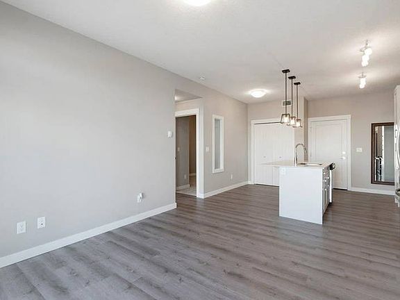 5th image of 10 Walgrove Walk SE #116