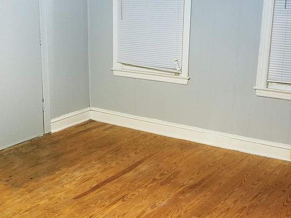 5th image of 323 Lincoln Dr #A