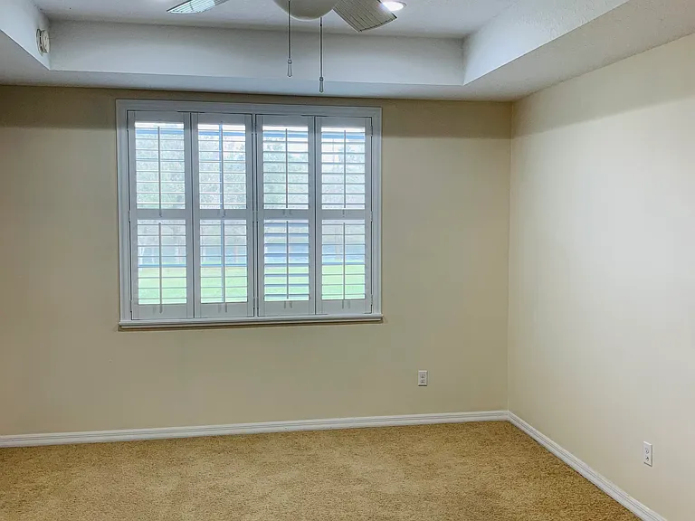 5604 Siracusa Ln — Photo 11