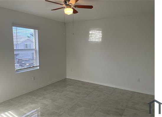 1st image of 906 SE 17th St