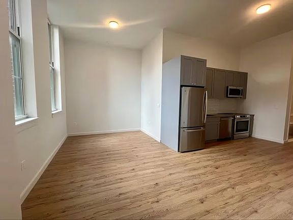 2nd image of 991 Saint Johns Pl #3J