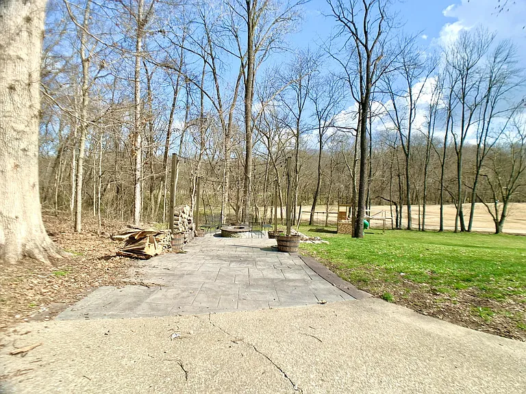 423 Rivermont Dr — Photo 58