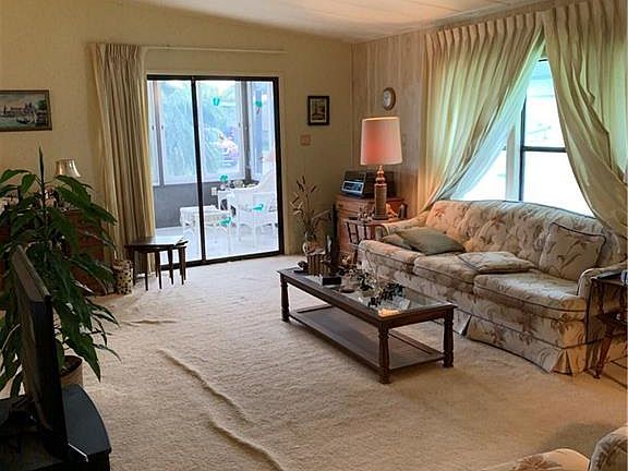3rd image of 623 Amaryllis Dr