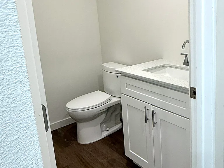111 SW Canyon Rd #2 — Photo 5