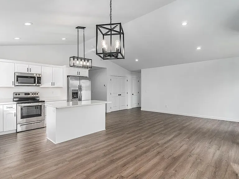1020 E Decatur Ave — Photo 11