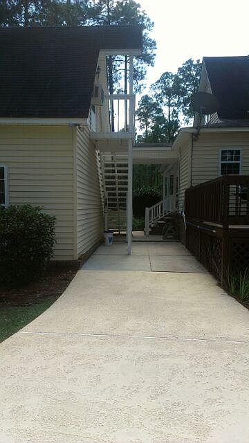 1st image of 103 Water Oak Cir