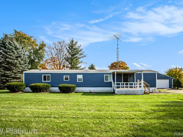 1847 Kingsbury Dr, Lapeer, MI 48446