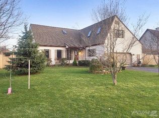 8 Bernett Dr, Fredonia, NY