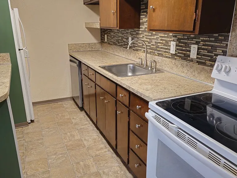36 Jefferson Street — Photo 3