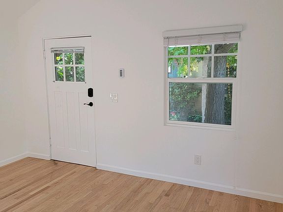 3rd image of 315 N Venice Blvd Unit 2