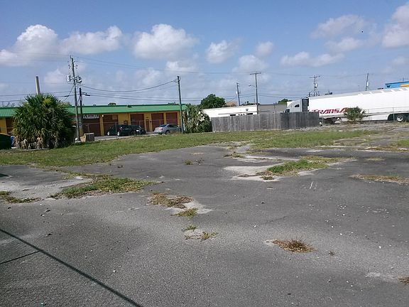 4th image of 1048 E Oakland Park Blvd