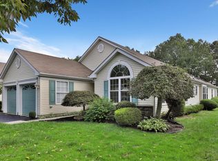 5 Morning Glory Ln, Lakewood, NJ 08701