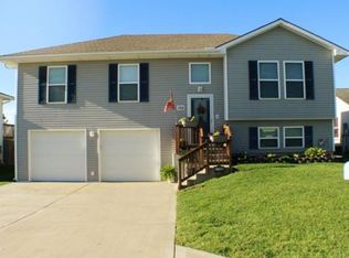 1706 Bluestem Cir, Cameron, MO 64429
