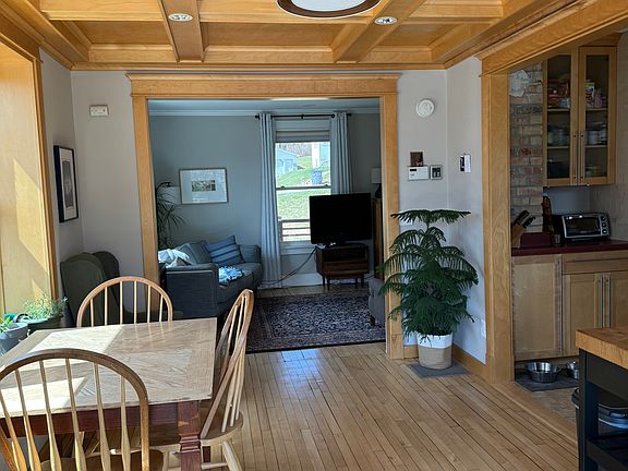 Dining room - looking toward front