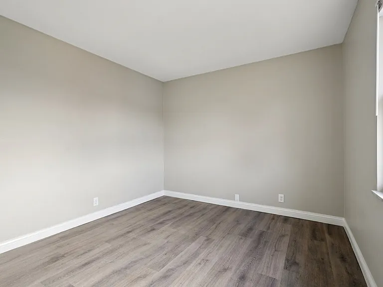 Charleston Square Apartments — Photo 35