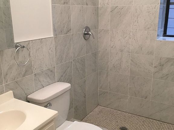 5th image of 901 Washington Ave APT 1E
