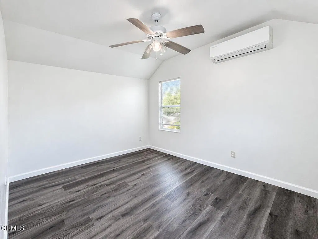 2 bed, 1.0 bath, 900 sqft, $2,000 — Photo 2