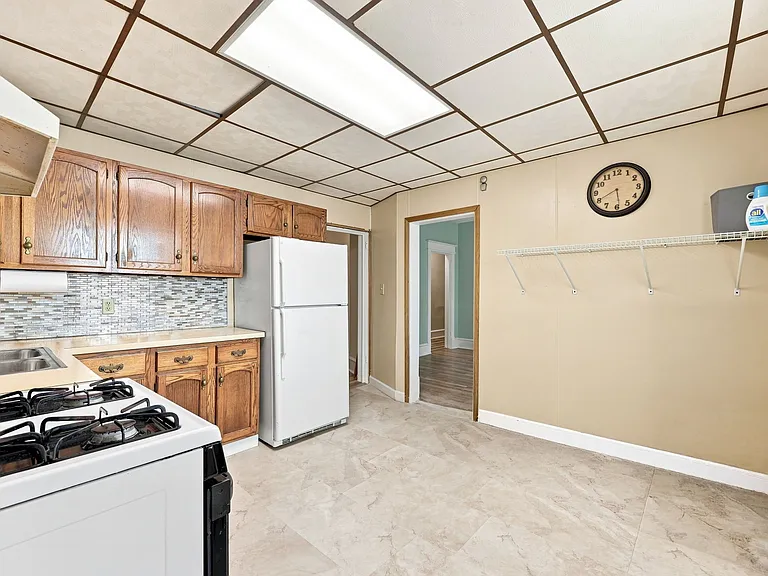 69 Division St #1RST FLOOR — Photo 22
