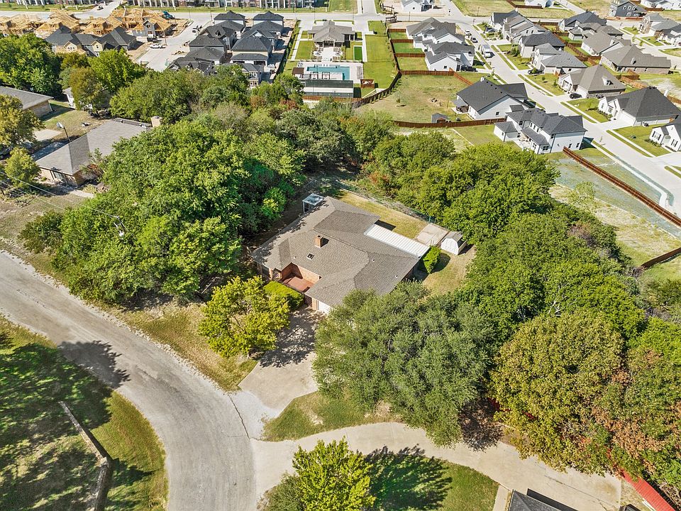 1st image of 812 Castlemount St