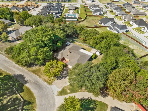 812 Castlemount St, Willow Park, TX 76087