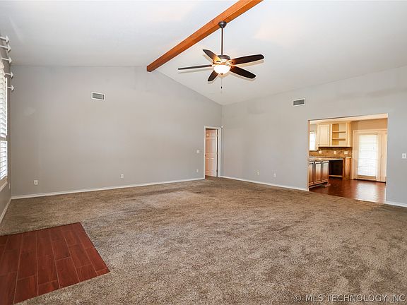 5th image of 1012 Elm Dr