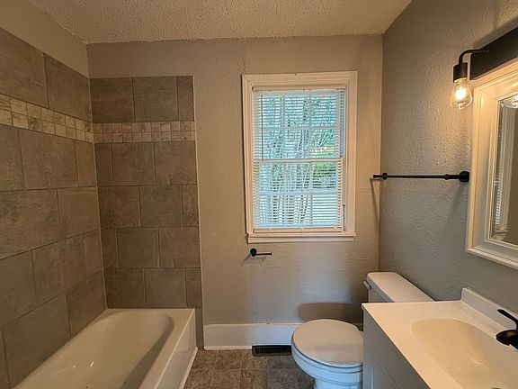 5th image of 3605 Terrace Dr