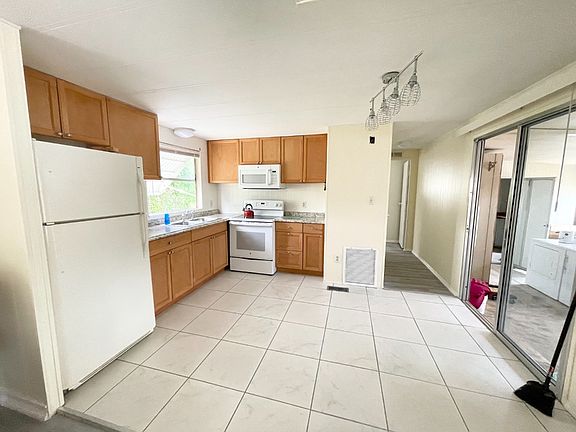 4th image of 70 Sandalwood Dr