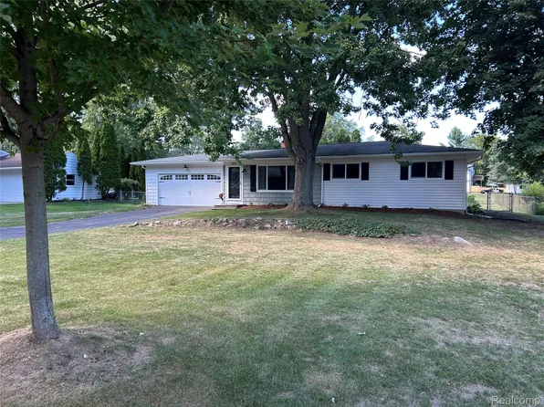 3709 Havens Ln, Auburn Hills, MI 48326