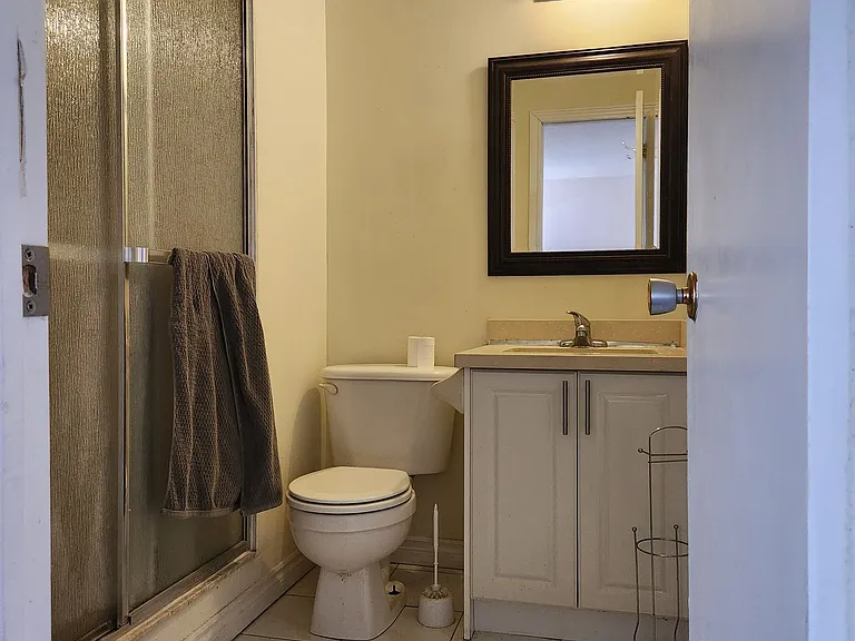4253 Trellis Cres #UPPER — Photo 4
