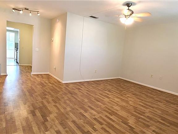 2nd image of 911 Washington Ave APT 305