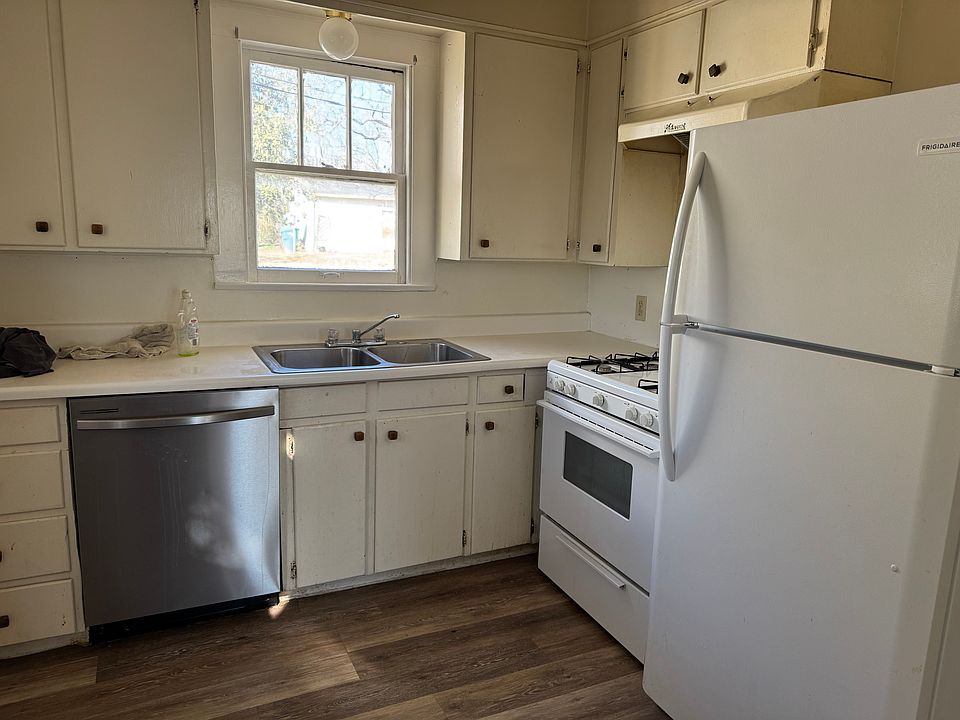 Kitchen cabinets freshly painted. Very clean.