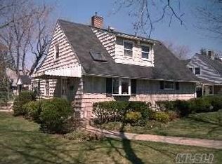 1022 Sherman Dr, Franklin Square, NY 11010