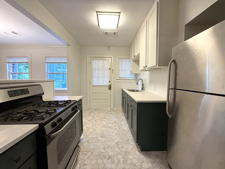807 E Edgemont Ave — Photo 7