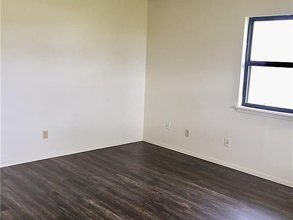 2nd image of 318 S 2nd Ave