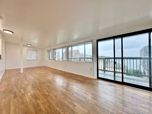 3rd image of 412 35th Ave S #1B-1BA-940SQFT