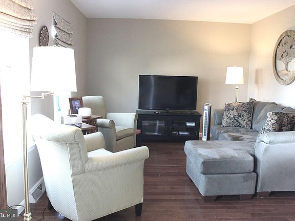 3rd image of 4483 Valley Cir
