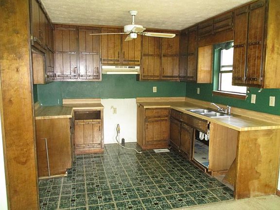 3rd image of 2547 Carol Cir