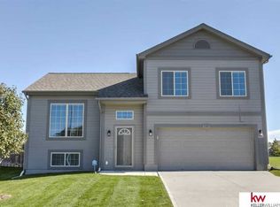 5329 S 196th St, Omaha, NE 68135