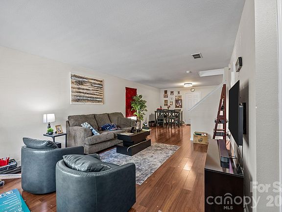 2nd image of 2621 Stream Bank Dr