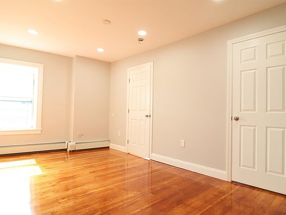 3rd image of 7 High St #12