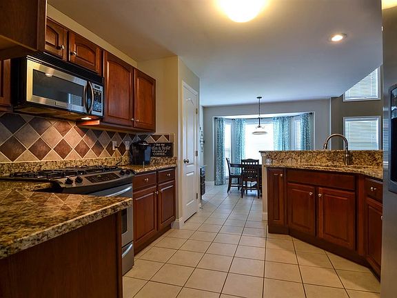 5th image of 3970 Ashmont Dr