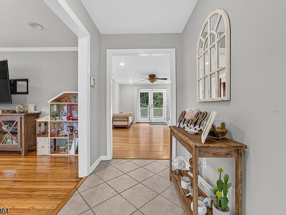 4th image of 12 Murray Dr