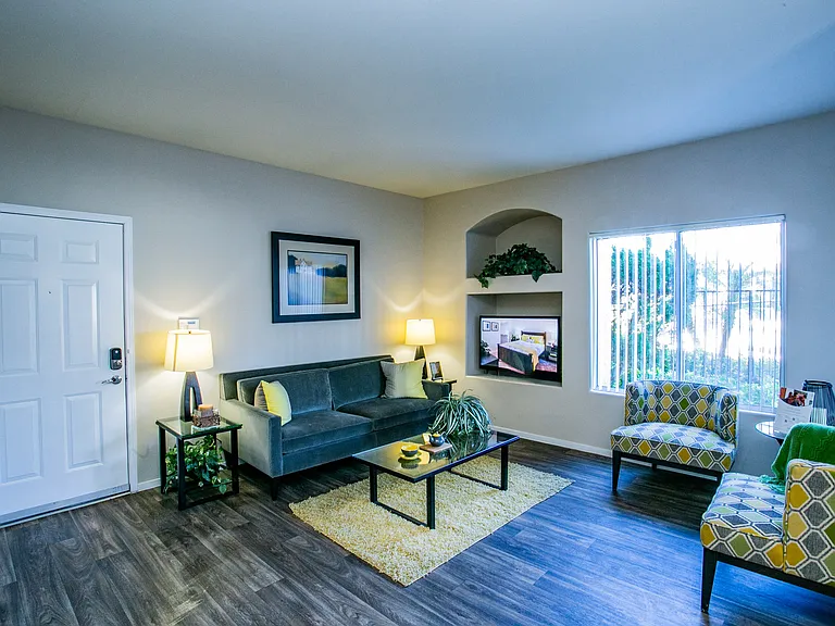 Spacious Livingroom