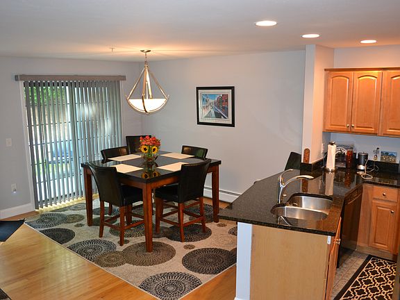 Dining & Kitchen Areas