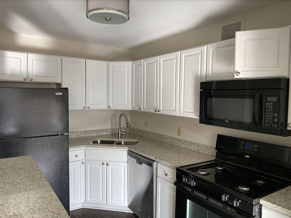 1st image of 444 W Fullerton Pkwy APT 308