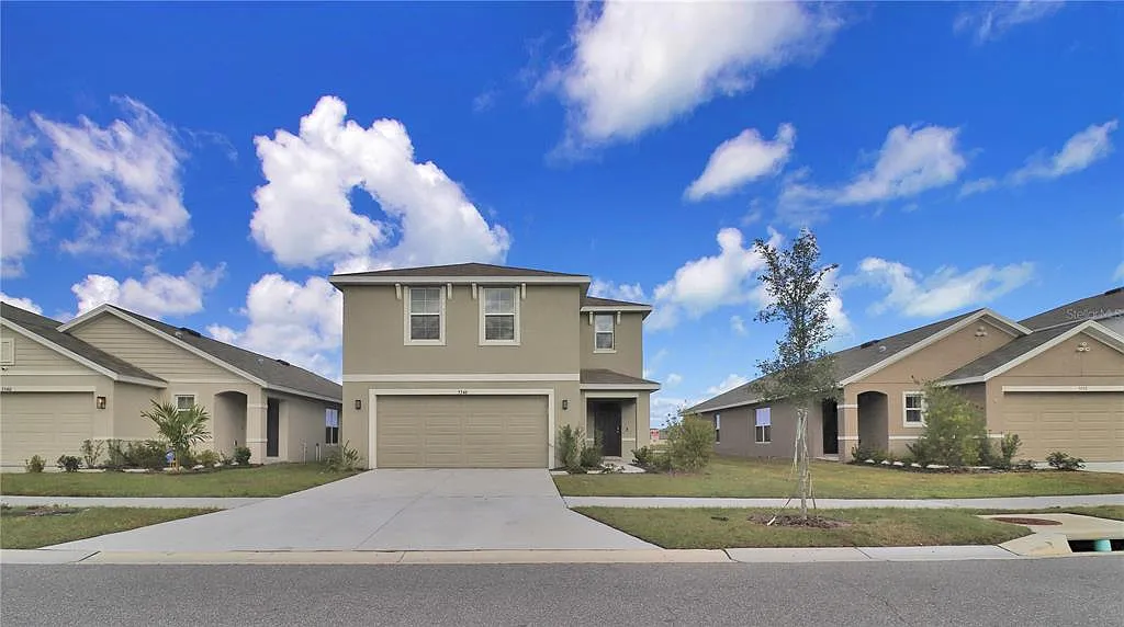 4 bed, 2.5 bath, 2260 sqft, $3,200 — Photo 3