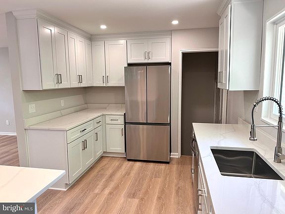 4th image of 322 N Gordon St