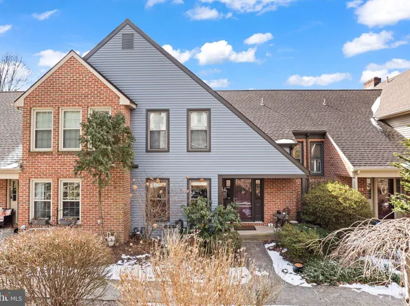 1151 Galway Ct, Hummelstown, PA 17036