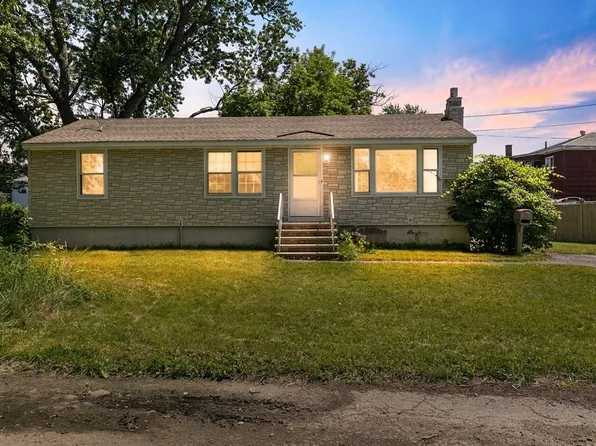 15 Tamarack St, Lowell, MA 01851