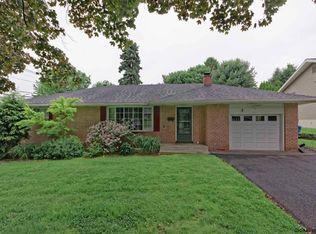 3 Pilgrim Dr, Albany, NY 12211